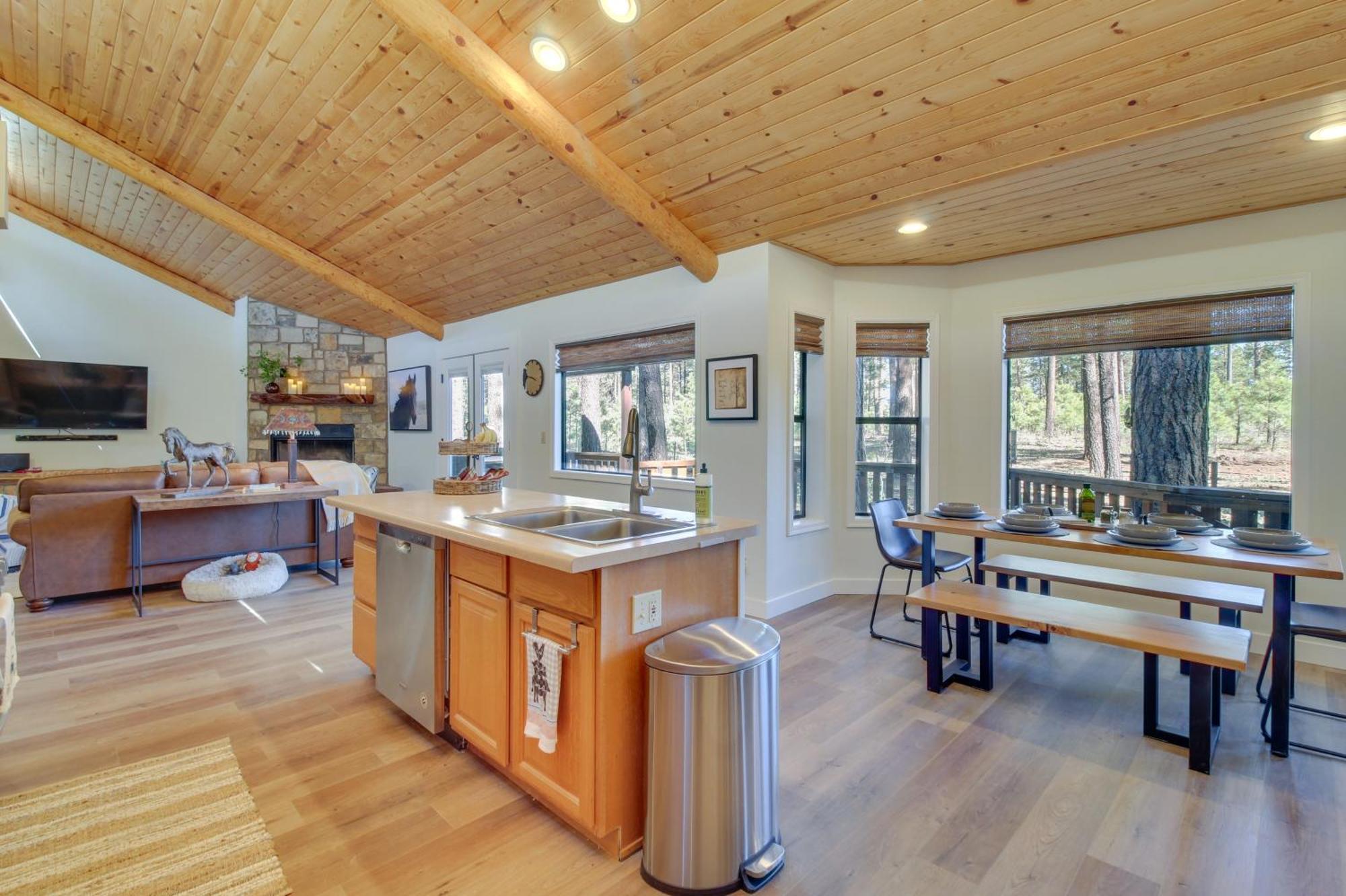 Peaceful Pinetop Cabin With Deck And Fire Pit! Βίλα Indian Pine Εξωτερικό φωτογραφία